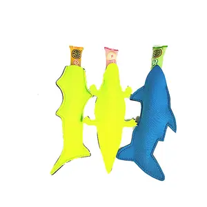 Surtido de tiburón forma de helado cubierta de manga