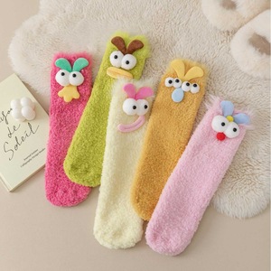 Nuevos Calcetines Divertidos de Terciopelo Grueso y Cálido para el Suelo, Calcetines de Media Pantorrilla de Felpa Coral con Diseño de Dibujos Animados, Feos pero Lindos - Product Image 1