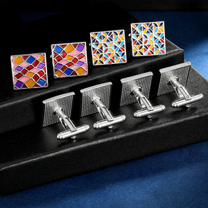 ขายส่งโลโก้ที่กําหนดเองแกะสลักทรงสี่เหลี่ยมเรขาคณิตเคลือบออกแบบกระดุมข้อมือสําหรับผู้ชายเสื้อหรูหรา - Product Image 3
