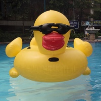 Flotteur de piscine gonflable géant en forme de canard jaune