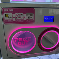 Machine de divertissement d'arcade personnalisée à monnayeur, double couche, type Gashapon, distributeur automatique d'intérieur avec capsules à prix