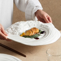 Assiette en céramique irrégulière créative, blanche, artistique, pour restaurant gastronomique, hôtel