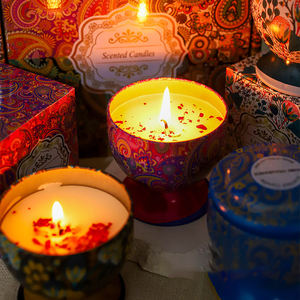 Vela aromática de soja LANJO de lujo, estilo árabe, en frasco de metal con tapa, para Diwali, con aroma a Paisley, en paquete con flores secas. - Product Image 3