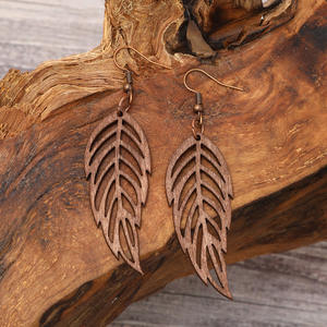Pendientes colgantes huecos con forma de hoja de pluma Vintage geométricos de aleación para mujer UIONEN 1206 - Product Image 2