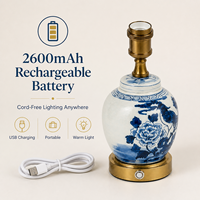 Lampe de table sans fil rechargeable en porcelaine bleue et blanche de style chinoiserie moderne pour la chambre à coucher, le salon, la décoration de chevet