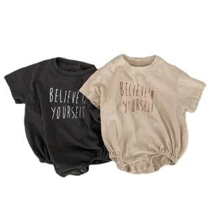 Monos de Algodón Suave con Estampado de Letras a la Moda, de Manga Corta, Casuales y Lisos para Niños Pequeños - Product Image 1