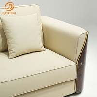 Sofa Luxus Beige Leders ofa mit runden und quadratischen Kissen Hochwertige moderne Wohnzimmer möbel für elegante Wohnkultur