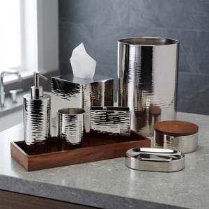 ชุดอุปกรณ์ห้องน้ำโลหะรักษ์โลกเจ็ดชิ้นจาก Chaman India Hotel Collection - Product Image 2