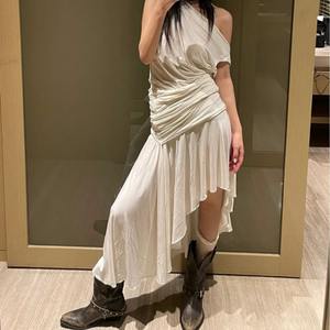 Botas Vaqueras de Mujer Nuevas 2025 con Acabado Desgastado, Tacón Grueso, Punta Puntiaguda, Corte en V, Estilo Pull-On con Adorno de Cinturón - Product Image 3