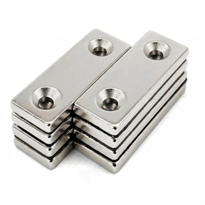 Imán de Neodimio Cuadrado Recubierto de NiCuNi con Orificio para Tornillo, Bloque Permanente de NdFeB - Product Image 2