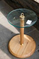 Table basse de salon minimaliste moderne avec plateau en verre et base en bois de durian laqué laiton, origine Indonésie, mobilier de maison