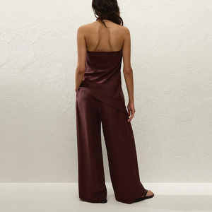 Комплект из двух предметов: асимметричный топ с открытыми плечами и брюки с высокой талией и широкими штанинами для высоких женщин - Product Image 4