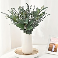 Feuilles et tiges d'eucalyptus artificielles mélangées très demandées pour la décoration intérieure, Noël, Nouvel An, Halloween, la Saint-Valentin, Pâques