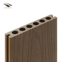 Planches de terrasse en composite imperméables pour jardin, patio et piscine