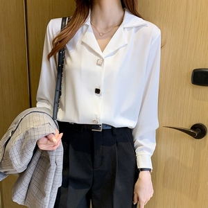 Blus Wanita Chiffon V-Neck Lengan Panjang Hitam Putih Polos Pewarnaan Sederhana untuk Kantor - Product Image 2