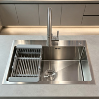 Évier simple en acier inoxydable fait main, style minimaliste italien, finition brossée, anti-rayures, design linéaire épuré