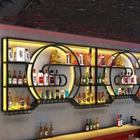 Étagère à vin murale en métal moderne de haute qualité, personnalisable, avec éclairage LED industriel, pour bar, pub, présentoir à vin à plusieurs niveaux