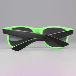 แว่นกันแดดสองโทนสไตล์วินเทจสุดคลาสสิก2025 UV400แว่นตาชายหาดสีเขียวสีดำแว่นตาสีขาวสีเหลืองสีแดงสีชมพูสีม่วงใช้ได้ทั้งชายและหญิง - Product Image 4