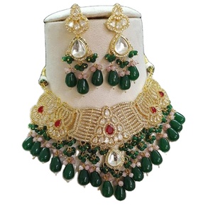 Perle indienne Kundan personnalisable plaqué or ensembles de bijoux de fête de mariage pour les femmes y compris tour de cou boucle d'oreille Mangtika pour les cadeaux - Product Image 1