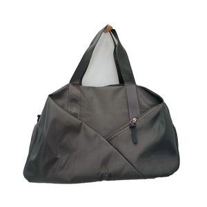 Bolsa de lona grande de lujo del fabricante de Vietnam para mujer, elegante forro de poliéster duradero, logotipo personalizado, cremallera, impermeable, 3L + - Product Image 3