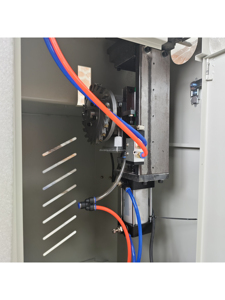 Machine de meulage d'angles pour fenêtres et portes en PVC et aluminium pour usines de fabrication avec composants clés : <span class=keywords><strong>moteur</strong></span>, PLC, roulement - Product Image 4