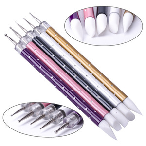 Lot de 5 stylos de nail art à double embout pour sculpture creuse et gaufrage, avec applicateur de colle à ongles à tête de brosse en silicone pour points, outil de manucure - Product Image 1