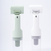 Appareil portable de toilettage et d'aspiration pour animaux de compagnie avec accessoires multiples