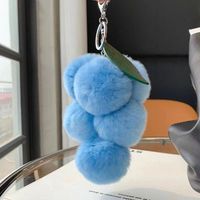 Breloque de sac originale en fausse fourrure de lapin en forme de raisin, boule en peluche tendance, accessoire porte-clés de voiture pour femme