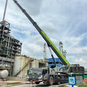 Grue mobile sur camion de 200 tonnes ZOOMLION 2022 d'occasion, flèche principale de 85 m, flèche télescopique à 2 sections, grue hydraulique - Product Image 5