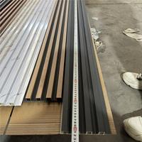 Revestimiento de Pared Interior Moderno de WPC con Diseño de Listones, Resistente a la Humedad, Panel de Pared de WPC Acanalado con Sistema de Enclavamiento para Comercios, Salas de Estar, Hoteles y Villas