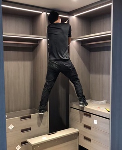 Diseño de Vestidor de Lujo Estilo Boutique <span class=keywords><strong>para</strong></span> <span class=keywords><strong>Dormitorio</strong></span> Principal de Villa, Armario Abierto, Sala de Vestir - Product Image 4