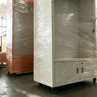 Étagère de présentation en métal avec panneau perforé, armoire de rangement, boîte lumineuse et roulettes pour l'affichage en magasin de détail