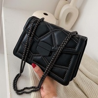 Sacs à main pour femmes à prix d'usine, tendance, avec rivets et rayures, sacs à main bon marché, sacs à main souples pour femmes, sac à main mignon