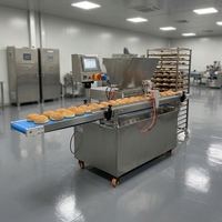 Machine de dépose de pâte à croissants, gaufres, cupcakes, pâtisseries, et de garniture pour gâteaux et rouleaux aux œufs, avec alimentation par piston et contrôle servo