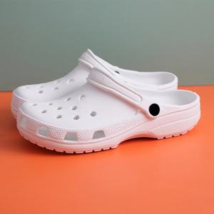 Zuecos de Trabajo Antideslizantes, Ligeros e Impermeables para Enfermería, Cocina, Restaurante, Servicio de Alimentos, Jardín, Playa, Viajes y Uso Casual - Product Image 4