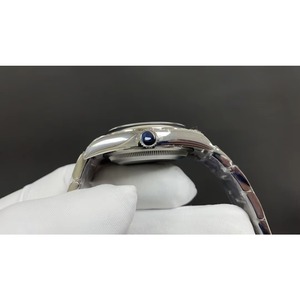 Montre mécanique suisse en verre saphir bleu lumineux, design anti-traces de doigts avec un savoir-faire supérieur de première qualité - Product Image 4