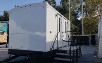 Remorque Sanitaire Mobile de Luxe à 5 Stations en Acier Inoxydable avec Options Personnalisables pour Événements en Appartement