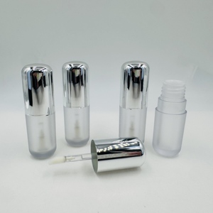 Tube de gloss à lèvres vide en plastique dépoli avec bouchon argenté électroplaqué et applicateur – Emballage cosmétique personnalisable - Product Image 5