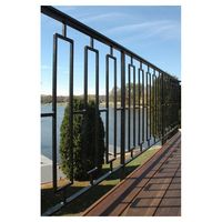 Système de balustrade en verre et aluminium de qualité commerciale Prima pour la sécurité des balcons d'immeubles de grande hauteur et des espaces publics d'hôtels