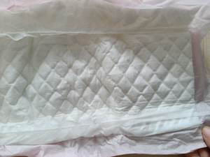 Tamponi interni inserti monouso prodotti in serie con pellicola in PE stampata normale superficie Non tessuta traspirante - Product Image 2