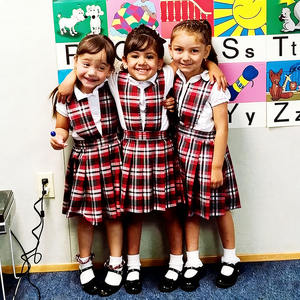 ชุดเดรสเอี๊ยมผ้าตาหมากรุกสำหรับเด็กผู้หญิงใส่ไปโรงเรียนแบบกำหนดเองมีจีบถาวรสำหรับจัมเปอร์คอวีของเด็กผู้หญิง - Product Image 1