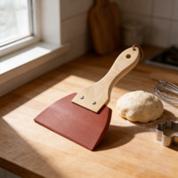 Raclette en caoutchouc résistant à la chaleur avec manche en bois naturel, outil manuel pour travaux de peinture, de mastic et de décoration (vente en gros)