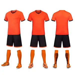 Professionnel en ligne vente en gros ensemble de survêtement de sport unisexe 2 pièces maillot de football uniforme de football logo et numéros personnalisés