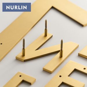 Numéros d'adresse de luxe en laiton Nurlin lettres majuscules minuscules Design moderne artisanat de qualité supérieure personnalisable or mat - Product Image 2