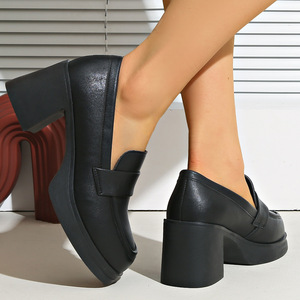 Nouvelles chaussures en cuir de style britannique pour le printemps, à semelle épaisse, grande taille, talon épais, chaussures rétro à talons hauts pour femmes - Product Image 4