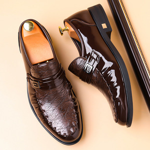 Mocasines de cuero charol para hombre, sin cordones, punta redonda, color liso, para todas las estaciones, zapatos casuales, ligeros, cómodos y a la moda. - Product Image 3