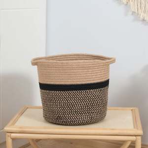 ตะกร้าหวายเทียมแบบมีฝาปิด ตะกร้าซักผ้าคุณภาพสูง 3 ชั้น ติดผนัง ชุด 2 ใบ - Product Image 5