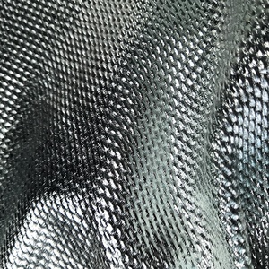 Tela Metálica Brillante <span class=keywords><strong>Roja</strong></span> <span class=keywords><strong>Liverpool</strong></span> de Poliéster con Burbujas para Confección de Prendas y Manualidades para Niñas - Elástica y Resistente a las Arrugas - Product Image 5