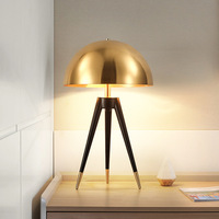 Lampe de sol/de table en fer de luxe légère de style designer, forme de champignon trigéminal, pour salon, chevet, villa, salle d'exposition d'art, lumière LED chaude