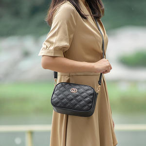 Sac à bandoulière élégant pour femme en PU de haute qualité avec compartiment pour téléphone et logo mignon, noir - Product Image 3